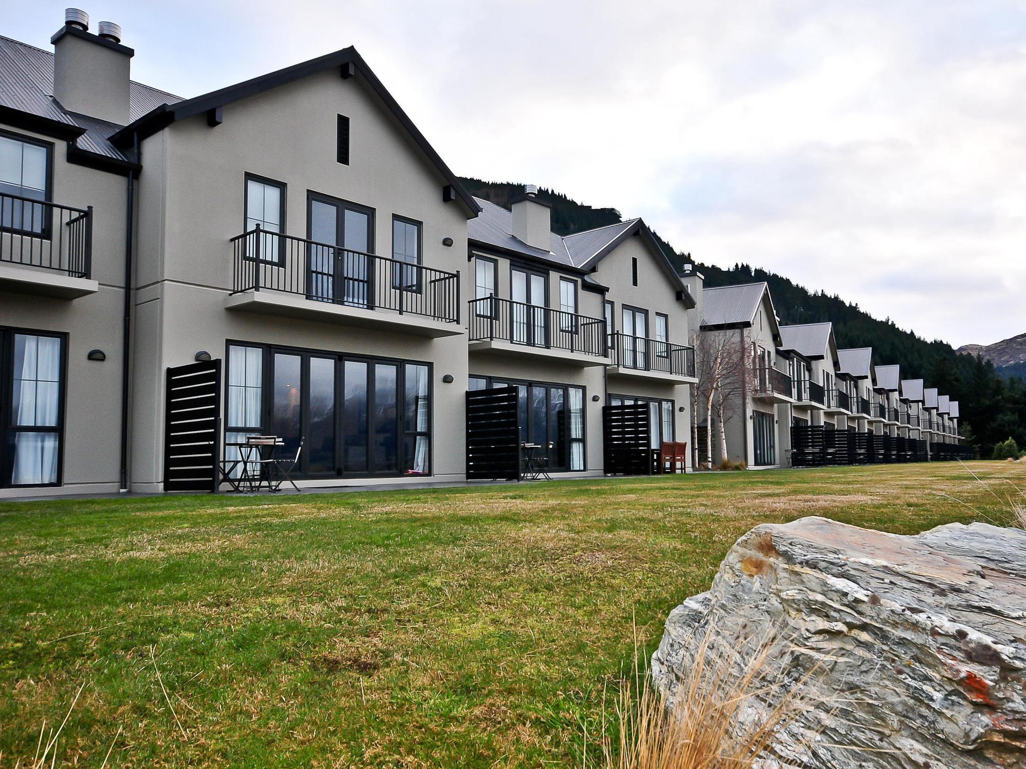 Platinum Queenstown Exterior photo